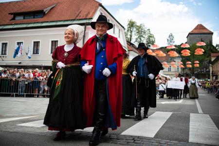 Izjemen obisk zaznamoval 50. Dneve narodnih noš in oblačilne dediščine v Kamniku (Blaž T. Muc)  (50)